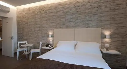 Domus Castroni Pompeo Magno 3*, Rome